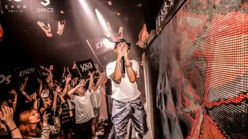 cdc成都集团!王以太 李尔新《回家》用王以太婚礼当mv,狂欢派对!