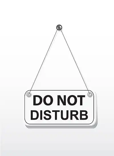 0请勿打扰矢量概念与现实金属门把手的白色门背景与塑料空白不要在