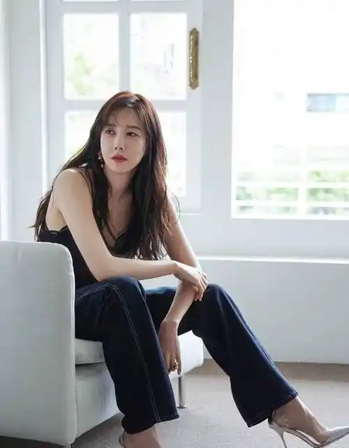 拥有总统同款豪宅,43岁美丽像少女_欧尼_李智雅_家族