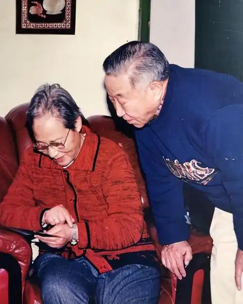 48年彭雪枫遗孀改嫁小三岁丈夫马列准确来说是我嫁给了她