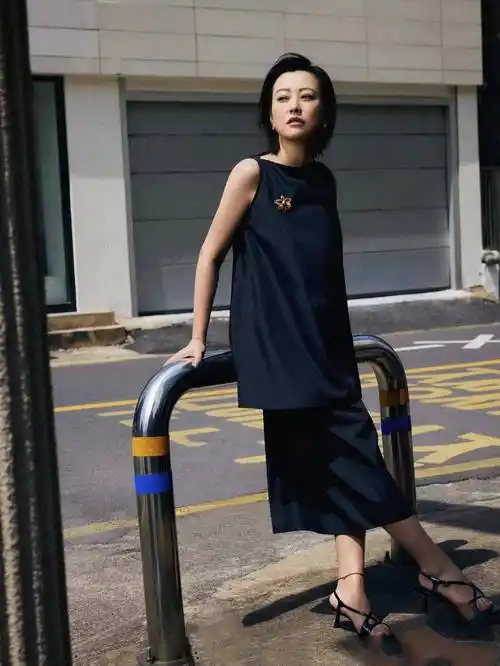 郝蕾才是微胖女人该有的打扮,穿衣不扮瘦不油腻,照穿优雅有韵味