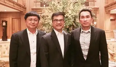 从左到右为,陈怀生,骆家辉,唐逸刚