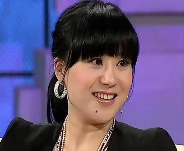 "贵州富婆"杨小娟:嫁三婚演员吕良伟,婚后生一子,幸福美满_周海媚