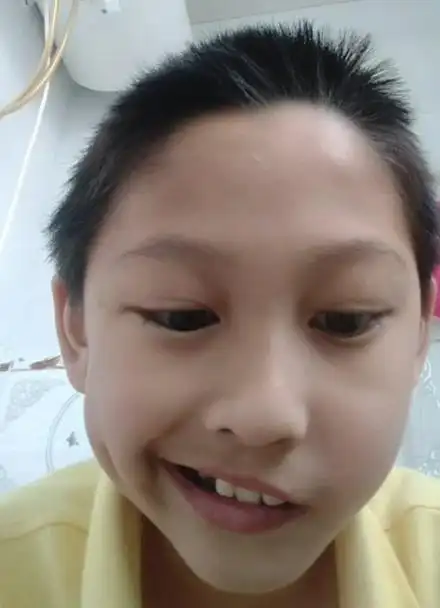 大家快来看看吧我这个小学生帅吗 你们也不要说我长得丑吧行吗