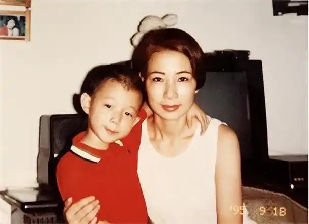 看到妻子事业发展开始顺利起来,火风也不甘落后.