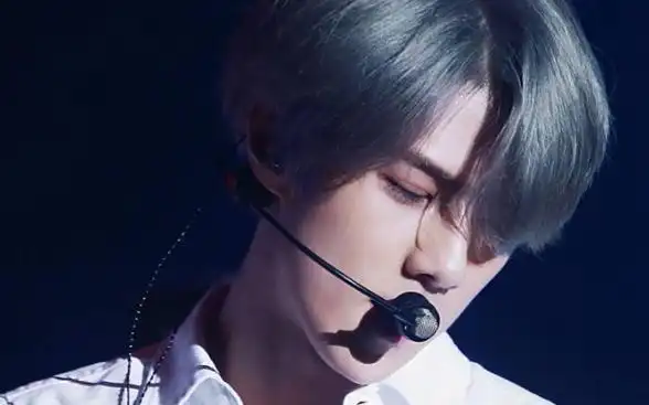 吴世勋银发好帅 白衬衫少年感绝了