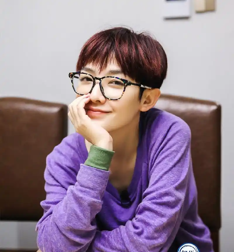 42岁范晓萱是什么少女脸不管长裙还是裤装都超美不输大s