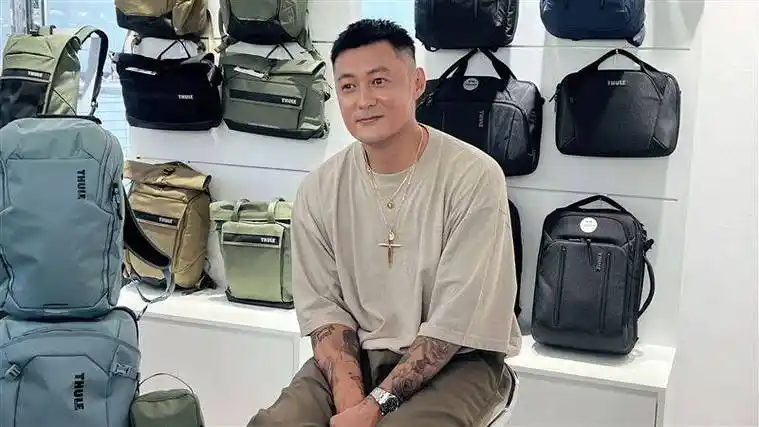 超模余文乐婚姻出现问题?他在公园被发现胖成陌生人!_人们_家庭_社交