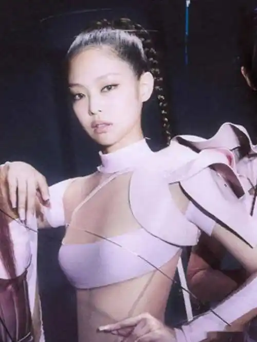 blackpinkjennie胸部露出泫雅身材火辣不华莎我独面茶火了