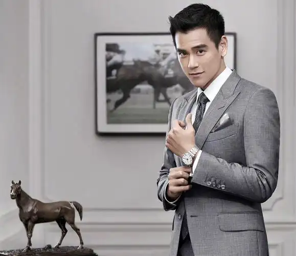 帅你一脸!彭于晏穿上西装的绅士瞬间:西装是检验男神的唯一的标准|彭