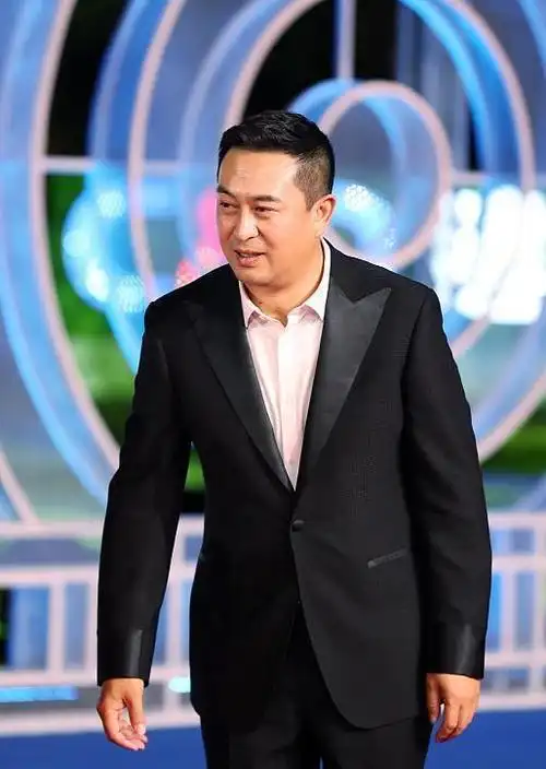 王海燕:遭前妻嫌弃的张嘉译,被她宠成宝,如今一家三口幸福美满