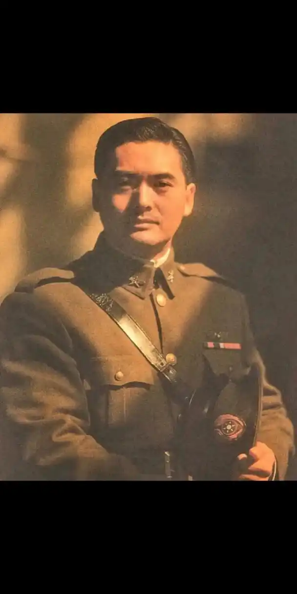 想当年还是借录像带的年代,只看周润发的片,这男人帅是真的帅,演技也