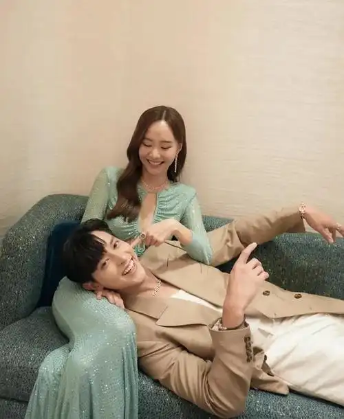 泰星都喜欢豪门富豪闺蜜团的感情都这么不顺吗