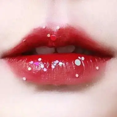 女生部位图嘴唇一点红唇适合女生头像