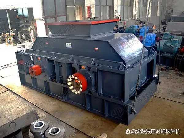 1200辊式破碎机也叫对辊破,双辊破碎机,对辊制砂机,属于大型的制砂机