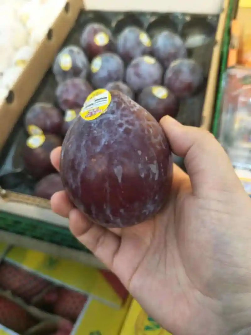 杏李摇身一变成了"恐龙蛋",瞅瞅价格,同事:吃不起