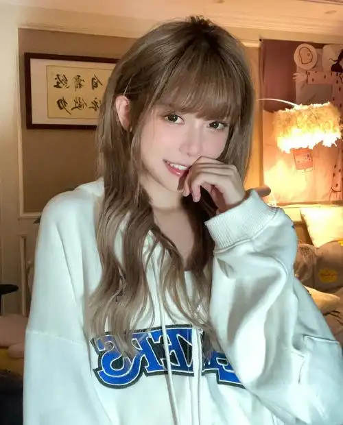 斗鱼女主播周淑怡微博生活照周淑怡气质街拍写真图集