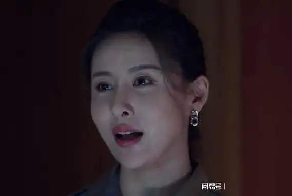 公诉贾青太美了虽然上线一集就领盒饭但却惊鸿一瞥