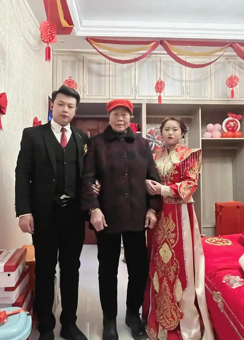 我的宝贝儿子结婚啦, 从此我又多了一个小棉袄,妈妈愿你们始于 - 抖音