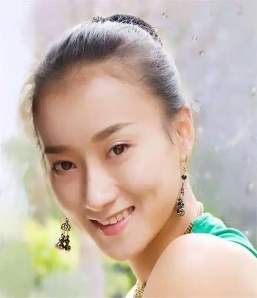 杨丽萍为舞台效果"牺牲太大"衣服都是画上去的,不敢近距离观看