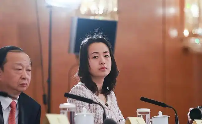 冷艳翻译官钱歆艺学渣的逆袭如今是两国会议中精准翻译