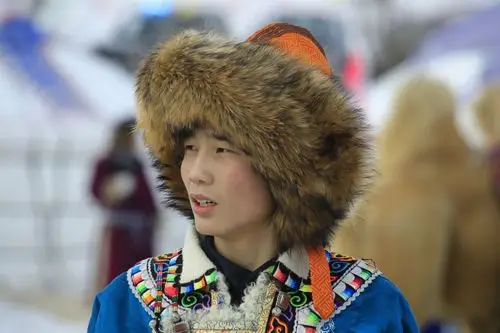 蒙古族起源于现在的内蒙古呼伦贝尔的额尔古纳河流域的室韦.