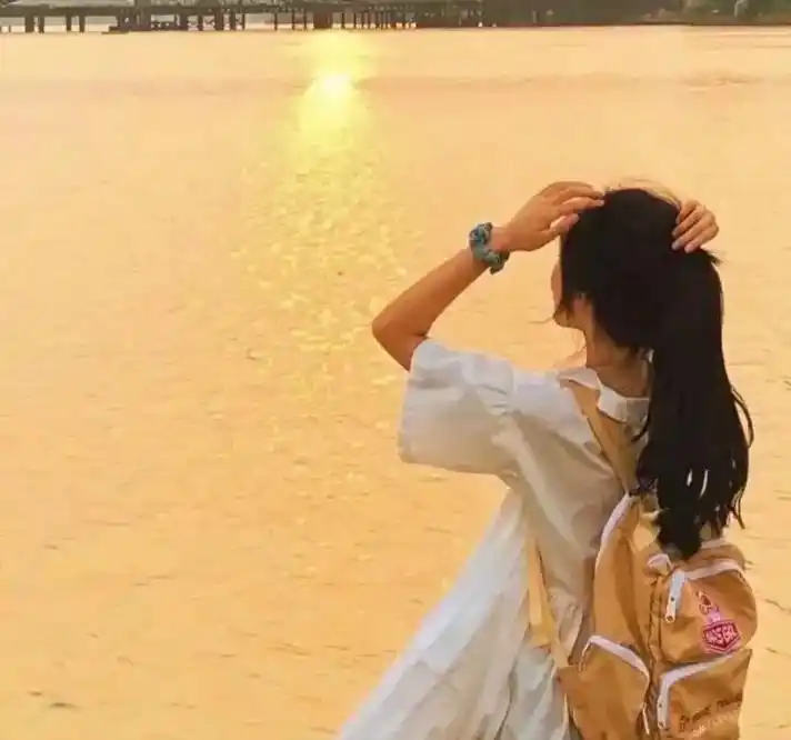 落日余晖映晚霞一抹夕阳美如画 #夕阳下的背影 #女生头像  - 抖音