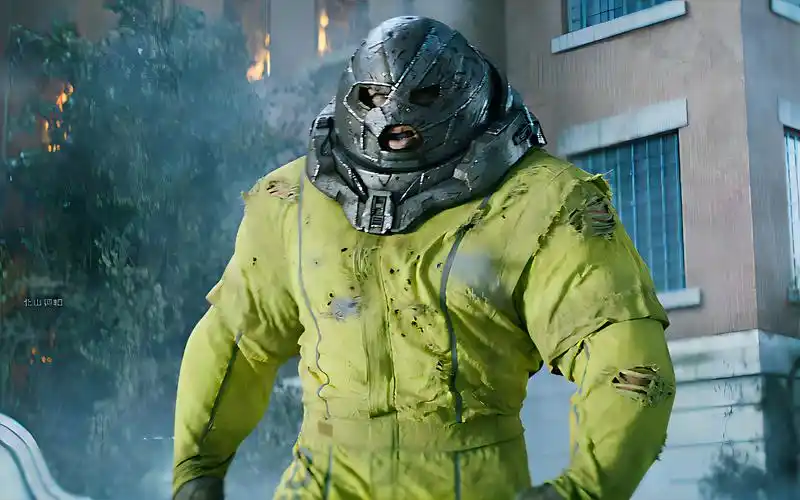 "红坦克高光时刻"硬抗雷神之锤,匹敌绿巨人!