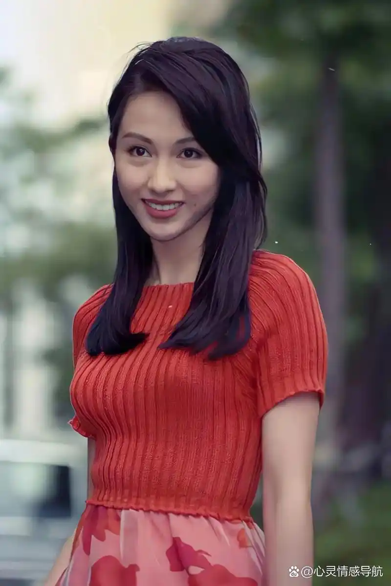 黎姿:演艺生涯华丽史诗 黎姿,1971年金秋降生于香港,祖籍广东省江门市