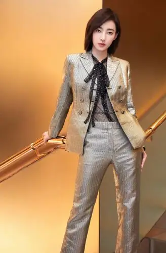 >  >  >  >  > 王丽坤条纹西装魅力写真图片(3/6)