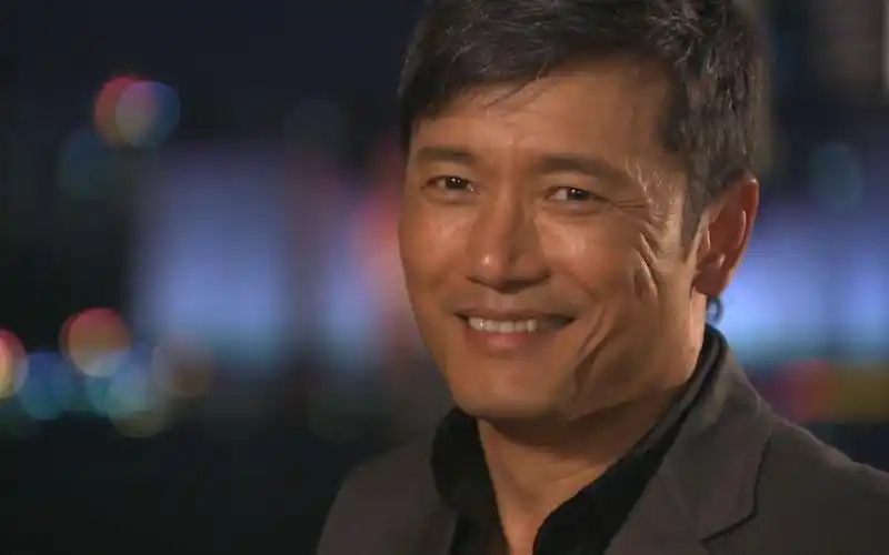 看看苗侨伟23岁到63岁的变化,一个越老越帅越有魅力的老男人