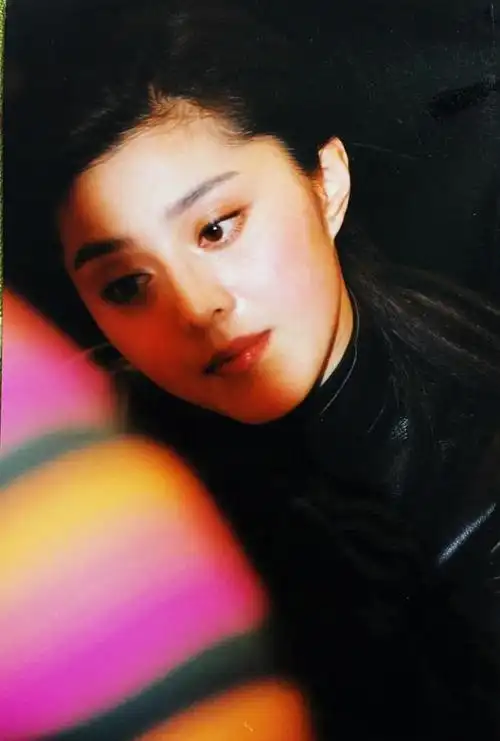 范冰冰15年前青涩旧照曝光 肉脸嘟嘟认真吃饭