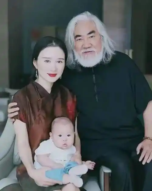 男人当效张纪中七十岁宝刀未老42岁妻子再怀三胎