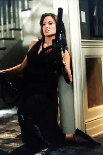 杀手夫妇之一,两个人彼此独立,相爱相杀,在枪林弹雨中上演真爱进行时