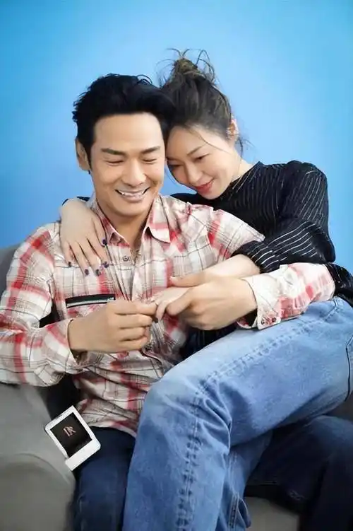 情歌小王子杜德伟公开撒粮,dr钻戒向老婆宣告爱你一生!