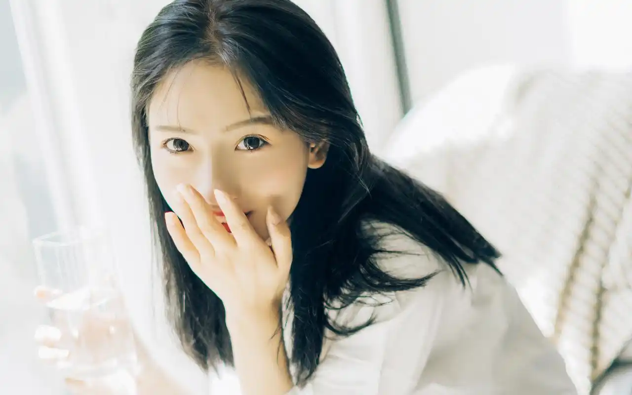 首页 桌面壁纸 美女壁纸 白衬衣性感美女私房撩人诱惑写真图片壁纸