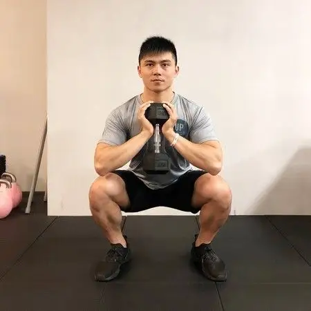 ▼分腿蹲-徒手深蹲-高脚杯深蹲.(图/记者谢承恩摄)