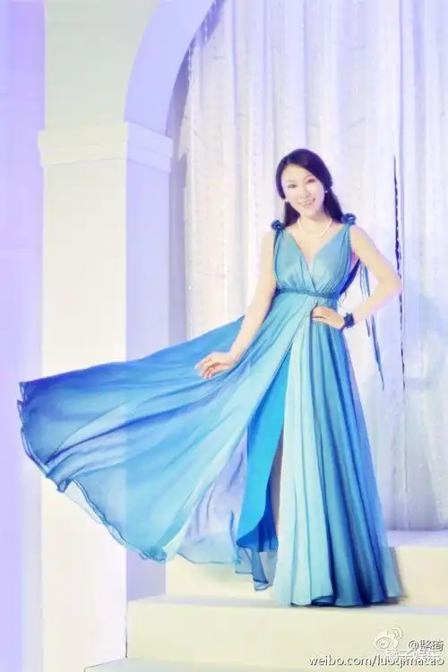 还记得《非诚勿扰》的豪门千金骆琦吗?"放弃"家产活成了李子柒