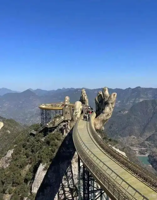 杭州市新增4月30日新晋网红地建德马岭天观漫步高空佛手桥摄影