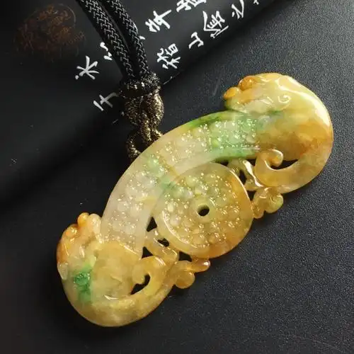 糯冰种黄加绿仿古龙牌挂件翡翠