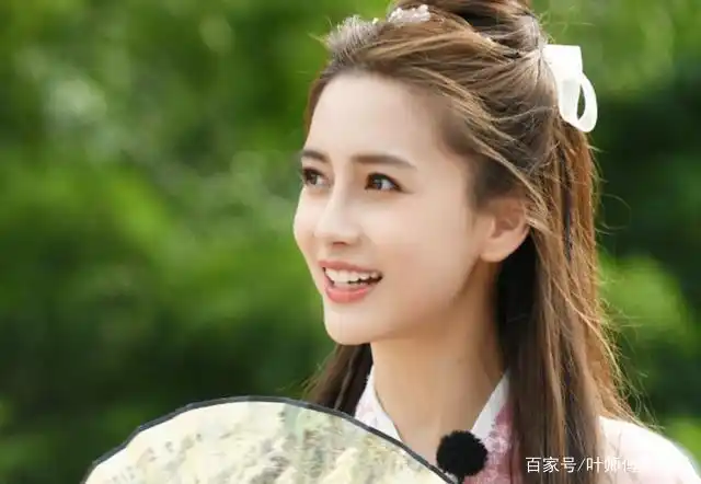 杨颖咖位掉太多?如今和马天宇拍网剧,以前的搭档是刘德华梁朝伟