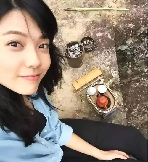 汤臣二少东汤珈铖与富二代传婚讯汤珈铖女友陈薇巧是谁