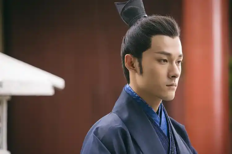 周晓鹏执导,缪娟编剧,吴倩,郑业成,张雨剑,董琦等主演的古装探案魔幻