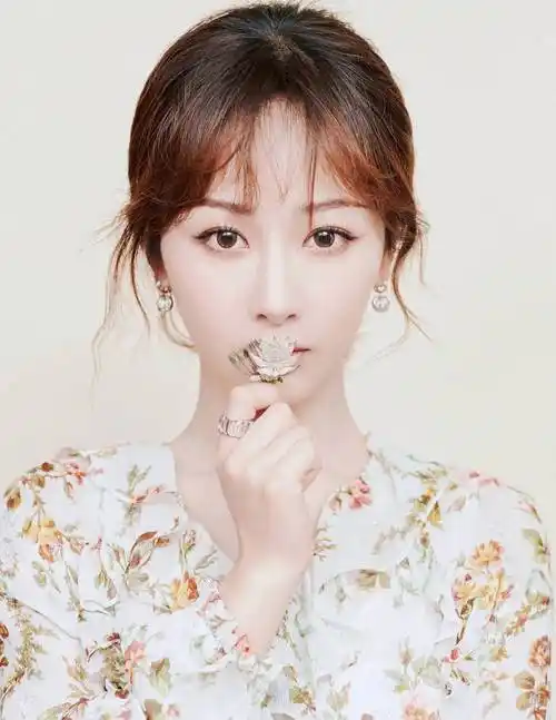 杨紫:内外兼修,越长越美丽的女星_身材_魅力_演技