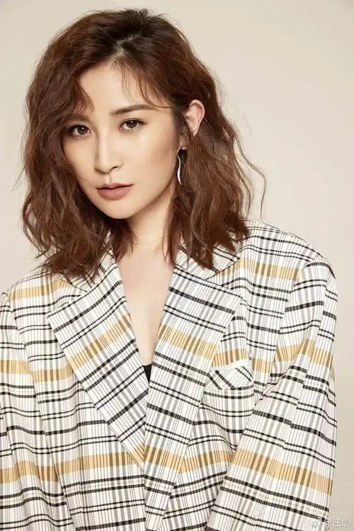 汪聪衣服是故意的鞋是真的大