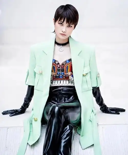 李宇春粉嫩佳人惊艳写真,惊艳迷人!__财经头条