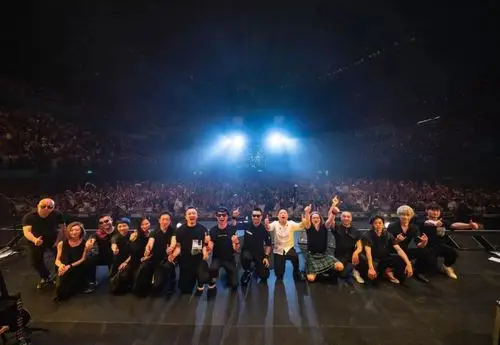 我们先来为大家介绍一下许巍老师本次巡演的乐队成员