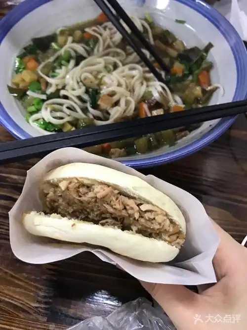 擀时髦擀面皮肉夹馍关中臊子面图片 - 第3张