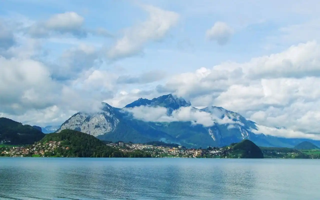 唯美秀丽的山水小镇高清图片桌面壁纸高清大图预览1920×1200_风景