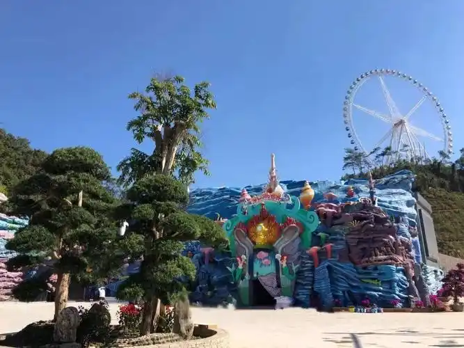 万人潮挤爆"天柱山欢乐大世界"!抽中门票的他们都说好玩!